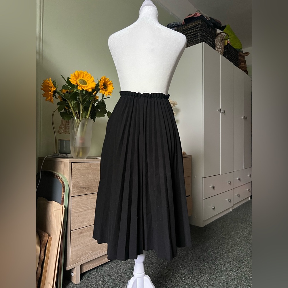 Black Modest Pleated Elastic High-Waist Knee-Length Midi A-Like Circle Skirt S/M